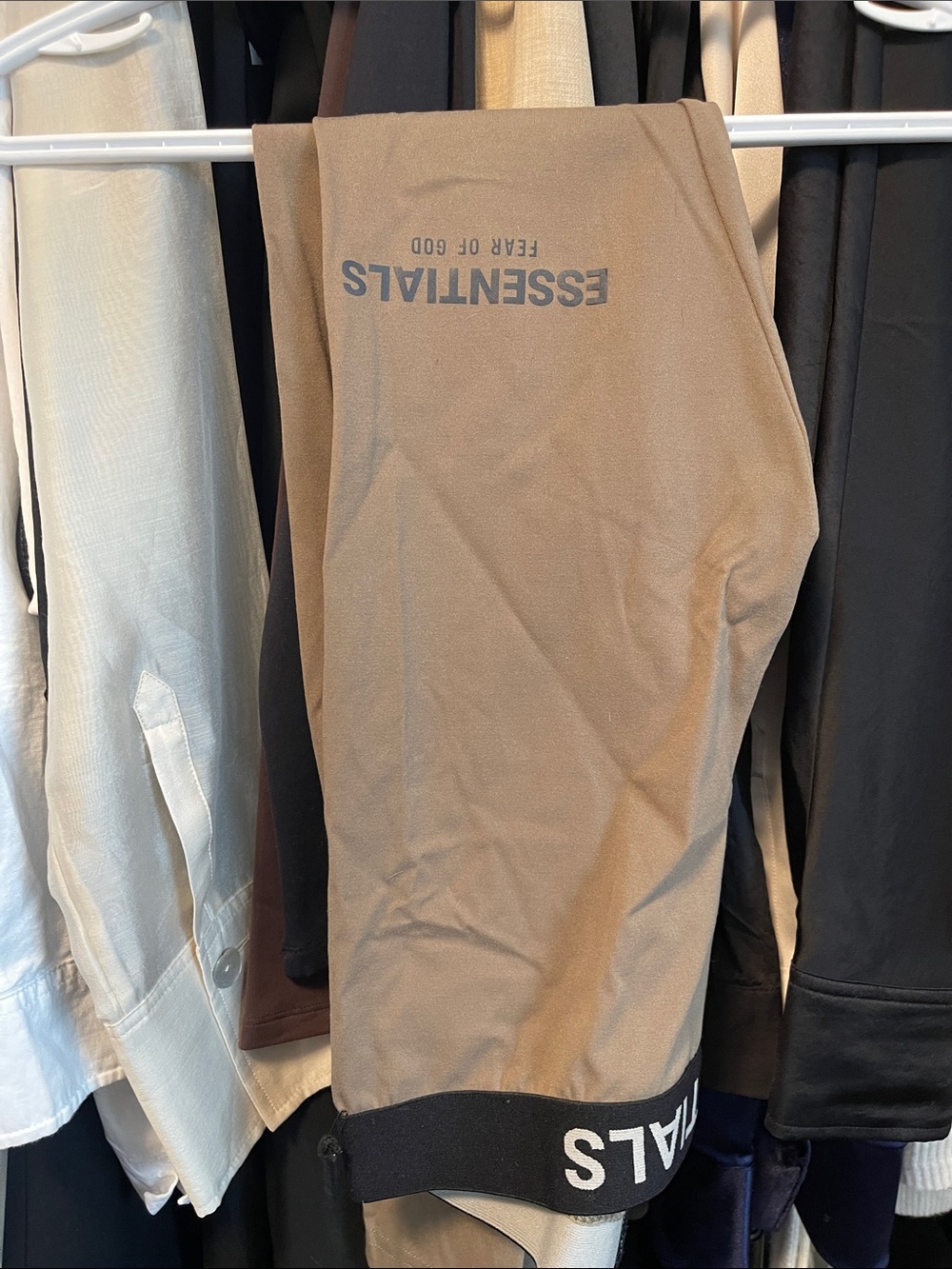 ESSENTIALS leggings BNWT